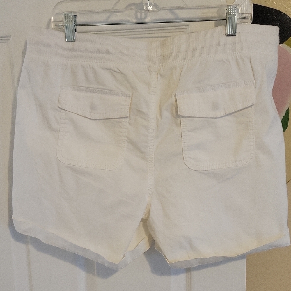 Sonoma Women's Sz18 mid rise,wide stretch waist with tie White Cargo Shorts NWT - Picture 4 of 5